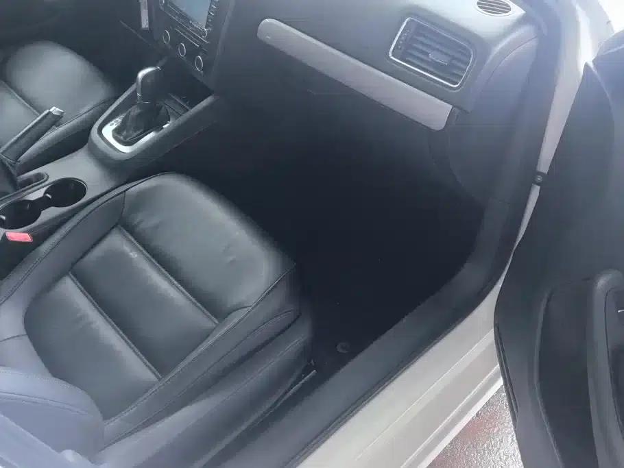 2012 Volkswagen Sagitar 1.6L Automatic Comfort Model — миниатюра 8