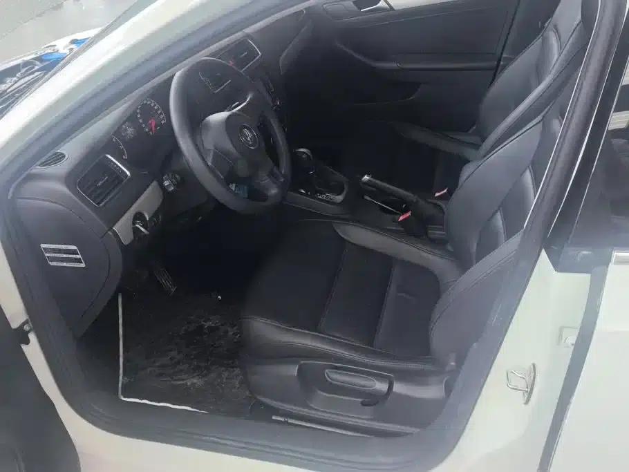 2012 Volkswagen Sagitar 1.6L Automatic Comfort Model — миниатюра 9