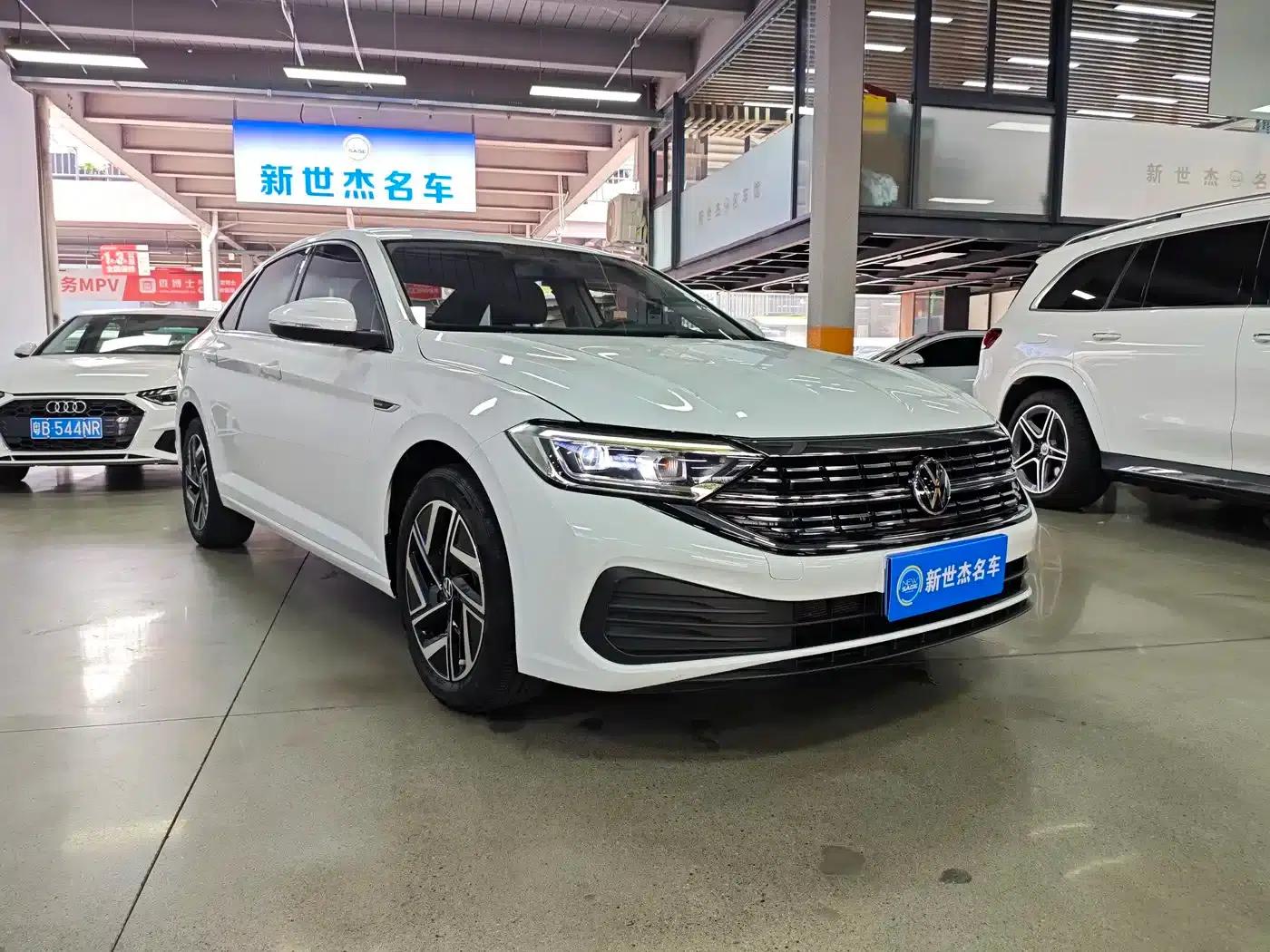 2023 Volkswagen Sagitar 300TSI DSG Flying Edition — миниатюра 3