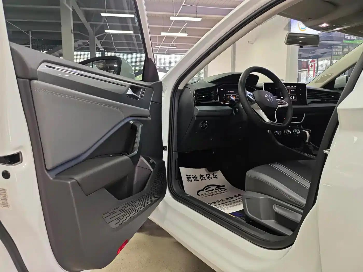 2023 Volkswagen Sagitar 300TSI DSG Flying Edition — миниатюра 4