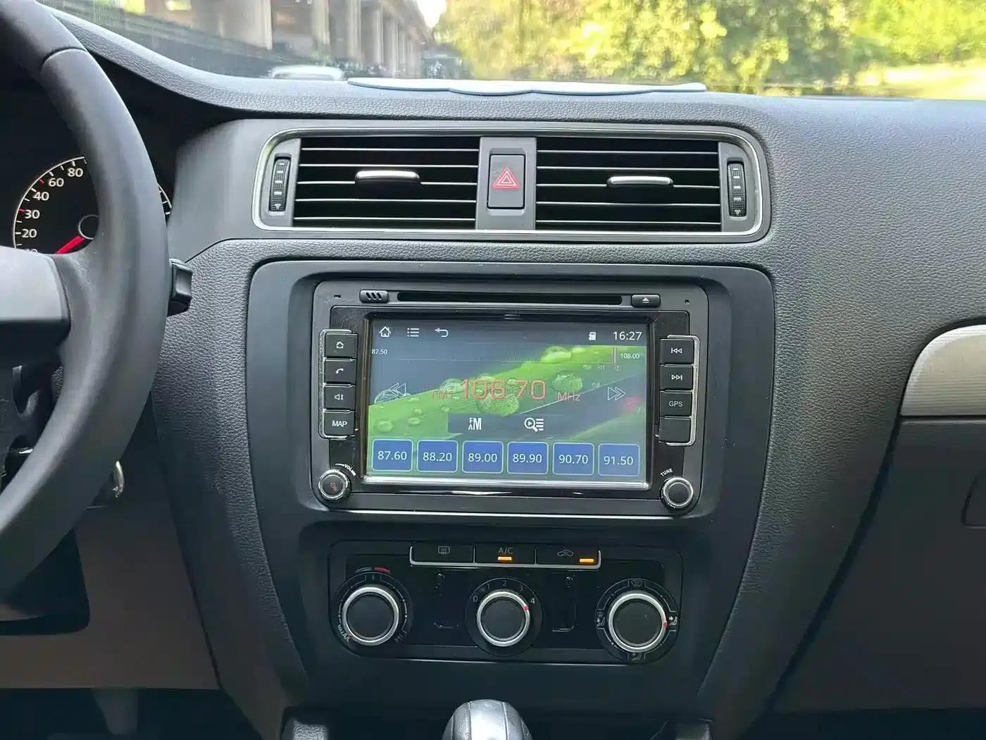 2014 Volkswagen Sagitar Facelift 1.6L Automatic Comfort Model — миниатюра 12
