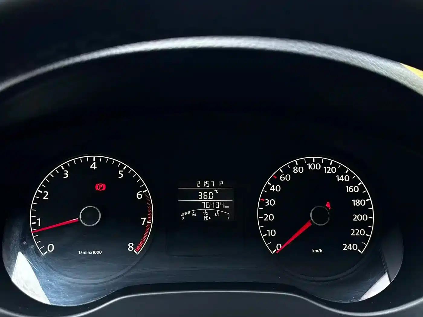 2014 Volkswagen Sagitar Facelift 1.6L Automatic Comfort Model — миниатюра 15
