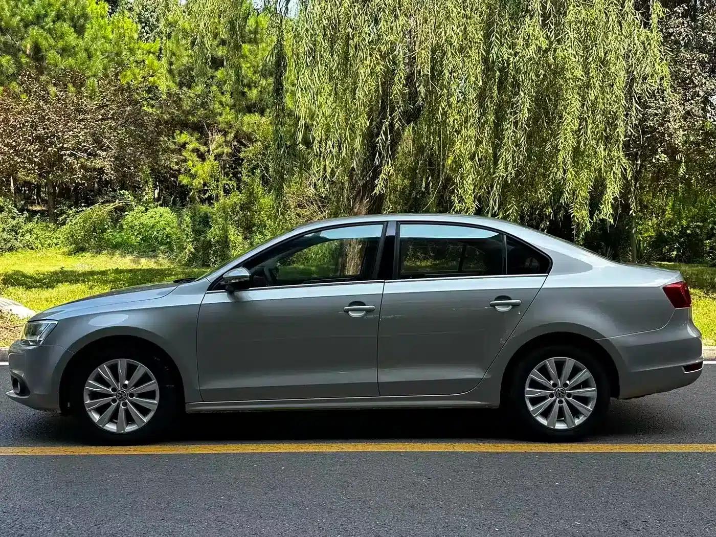 2014 Volkswagen Sagitar Facelift 1.6L Automatic Comfort Model — миниатюра 3