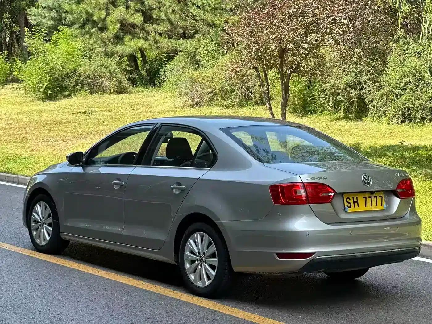 2014 Volkswagen Sagitar Facelift 1.6L Automatic Comfort Model — миниатюра 4