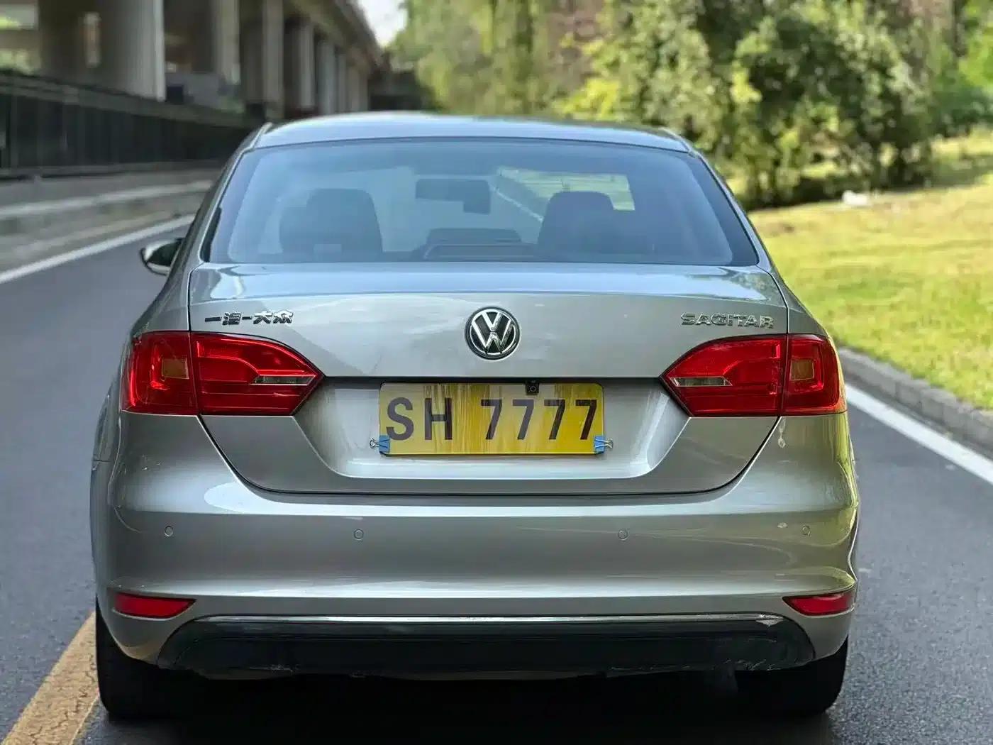 2014 Volkswagen Sagitar Facelift 1.6L Automatic Comfort Model — миниатюра 5