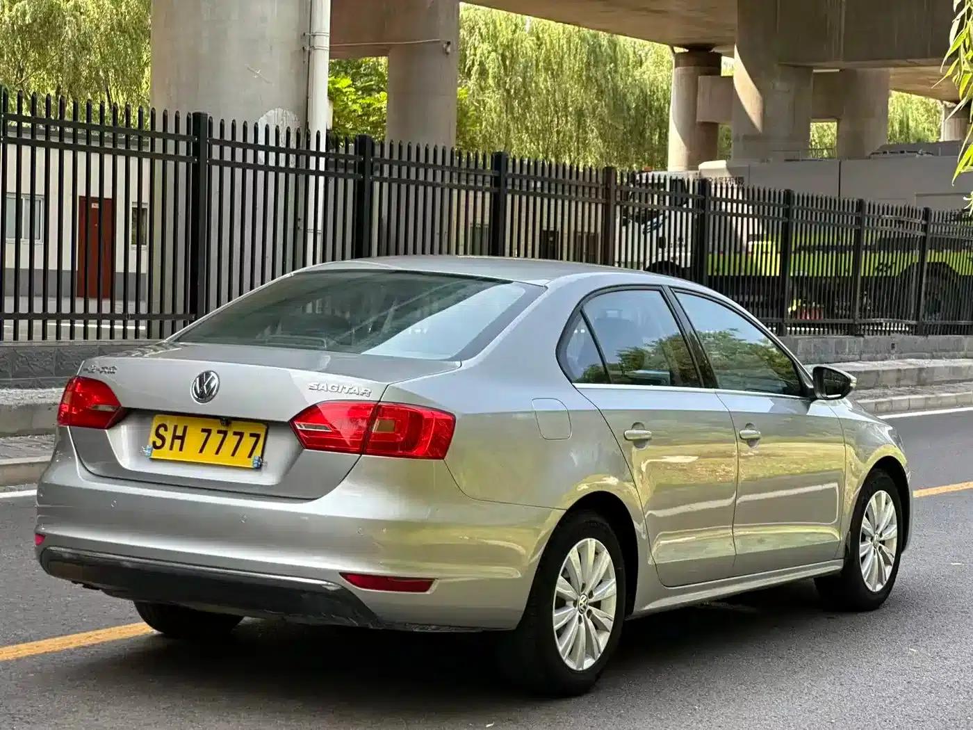 2014 Volkswagen Sagitar Facelift 1.6L Automatic Comfort Model — миниатюра 6
