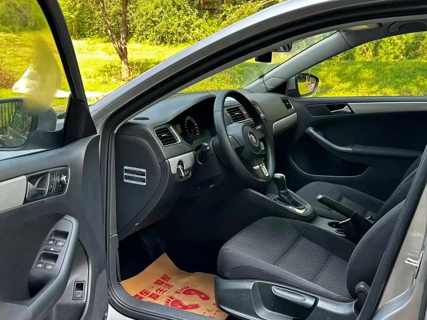 2014 Volkswagen Sagitar Facelift 1.6L Automatic Comfort Model — миниатюра 8
