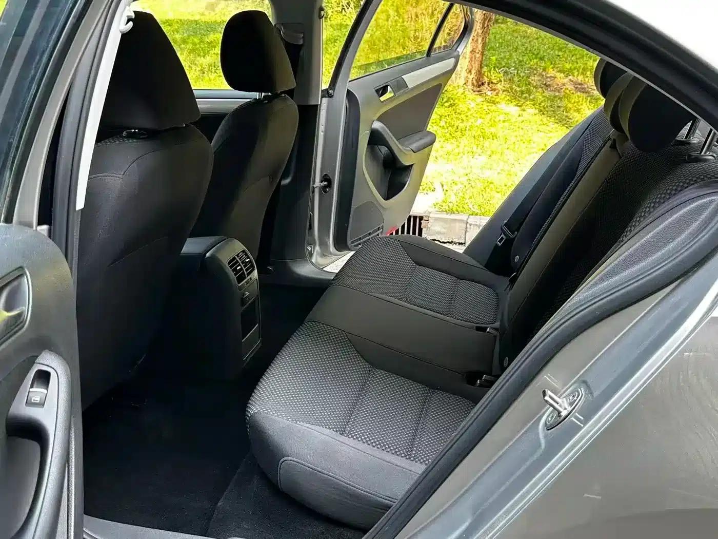 2014 Volkswagen Sagitar Facelift 1.6L Automatic Comfort Model — миниатюра 9