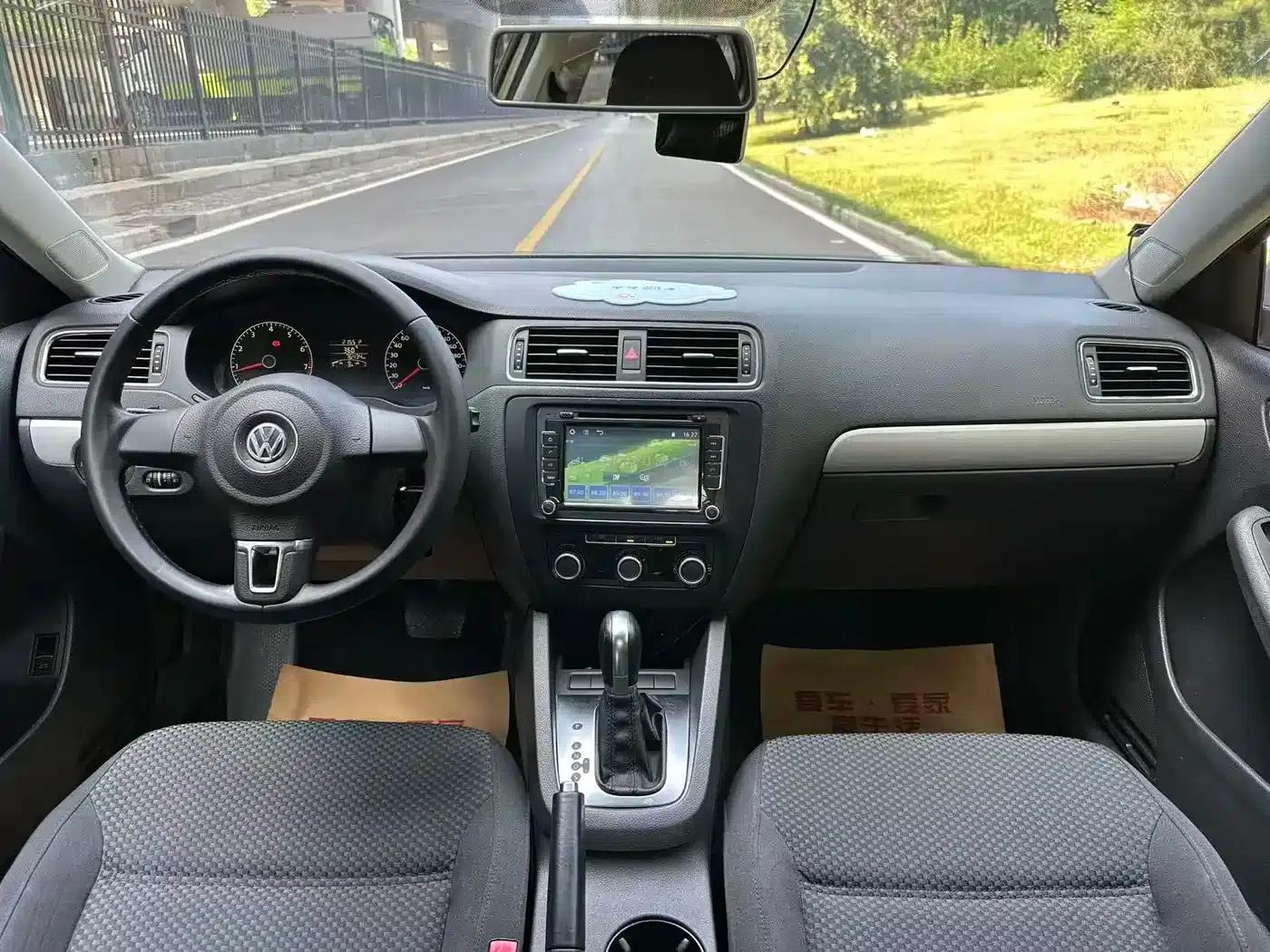 2014 Volkswagen Sagitar Facelift 1.6L Automatic Comfort Model — миниатюра 10