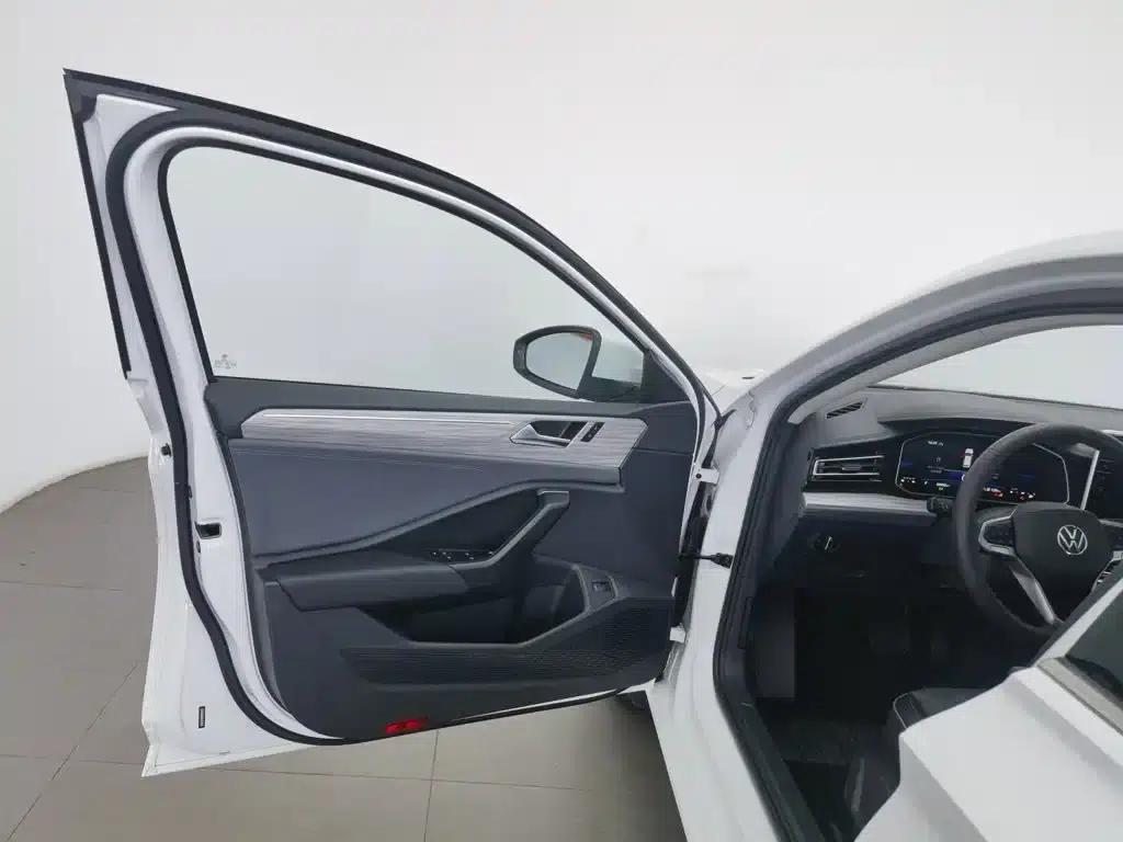 2023 Volkswagen Sagitar 300TSI DSG Super Edition — миниатюра 8