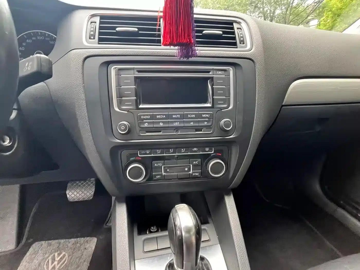 2014 Volkswagen Sagitar Facelift 1.4TSI Automatic Luxury — миниатюра 12
