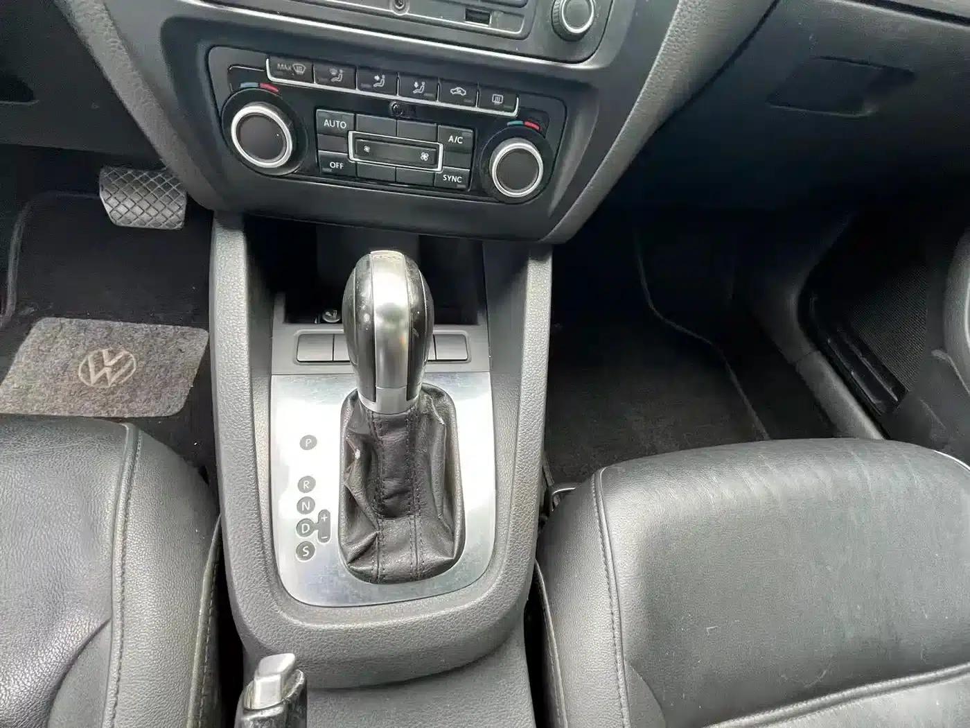 2014 Volkswagen Sagitar Facelift 1.4TSI Automatic Luxury — миниатюра 13