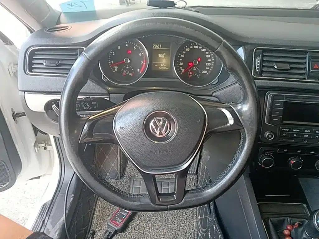 2015 Volkswagen Sagitar 230TSI Manual Comfort Edition — миниатюра 11