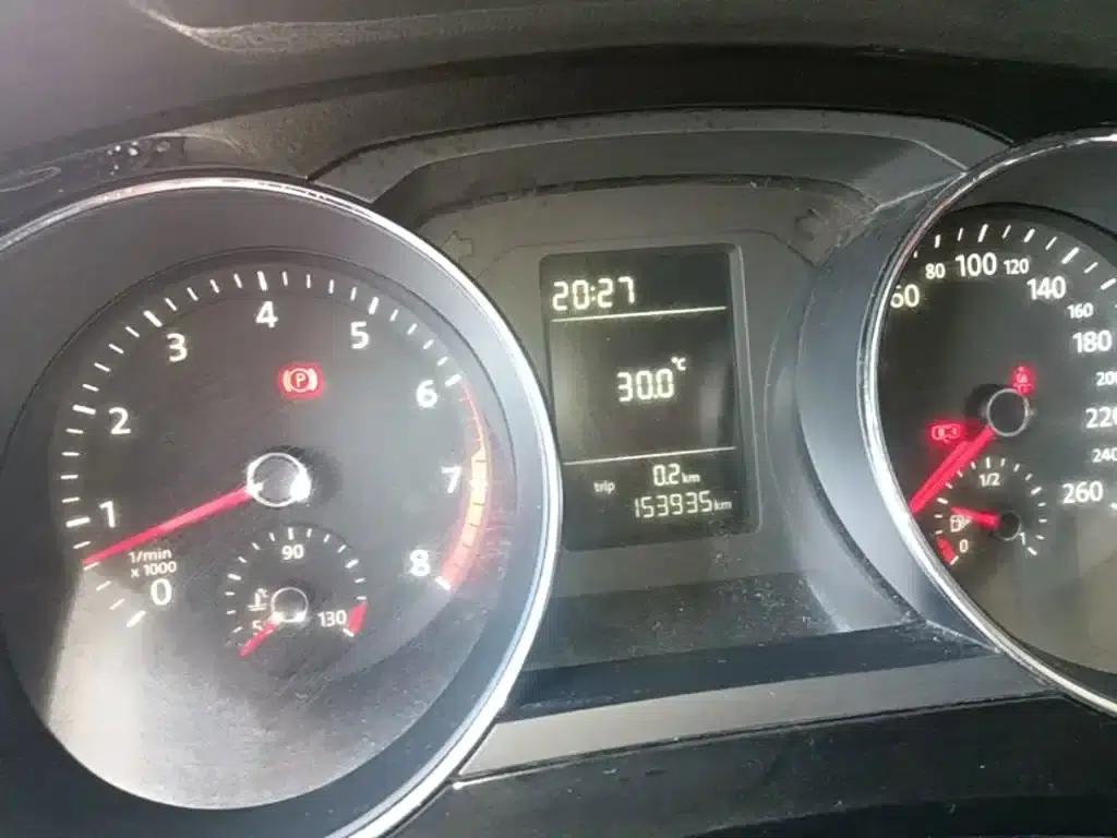 2015 Volkswagen Sagitar 230TSI Manual Comfort Edition — миниатюра 12