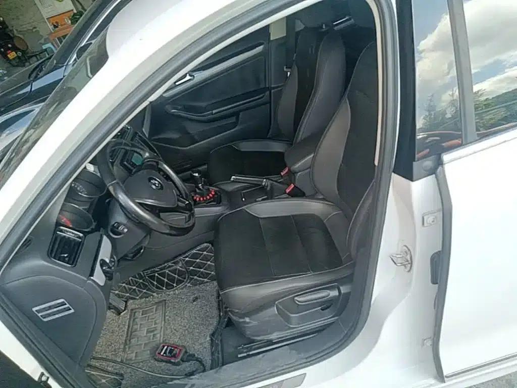 2015 Volkswagen Sagitar 230TSI Manual Comfort Edition — миниатюра 15