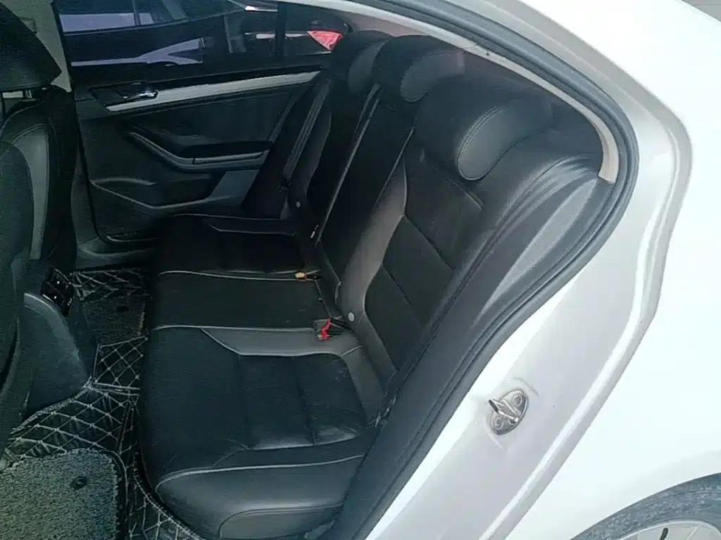 2015 Volkswagen Sagitar 230TSI Manual Comfort Edition — миниатюра 17