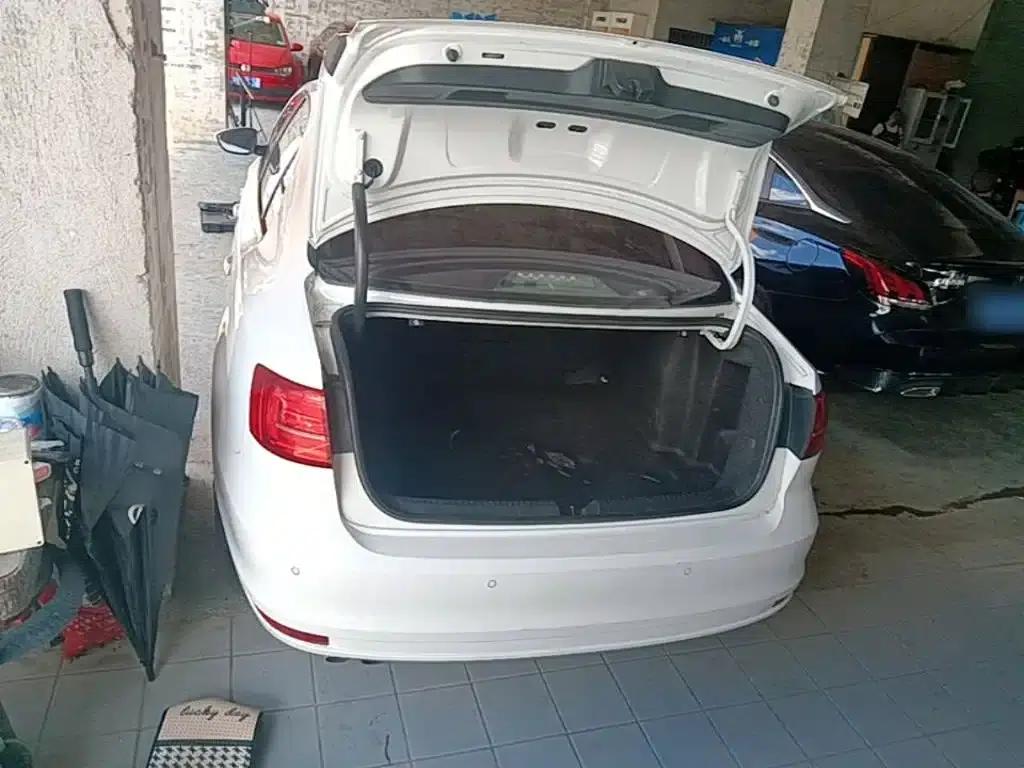 2015 Volkswagen Sagitar 230TSI Manual Comfort Edition — миниатюра 19