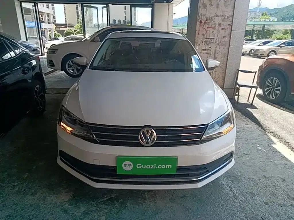 2015 Volkswagen Sagitar 230TSI Manual Comfort Edition — миниатюра 3
