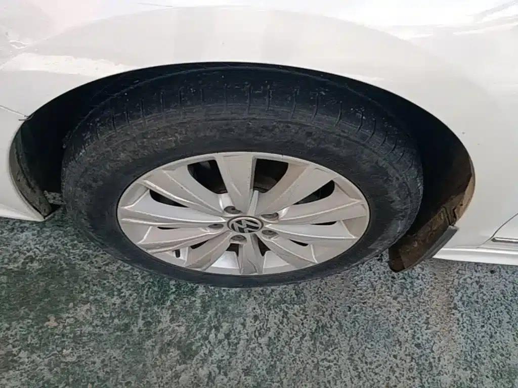 2015 Volkswagen Sagitar 230TSI Manual Comfort Edition — миниатюра 23