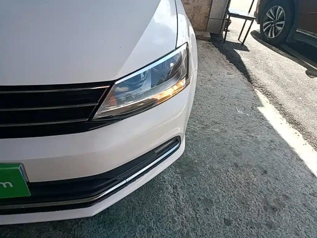 2015 Volkswagen Sagitar 230TSI Manual Comfort Edition — миниатюра 24
