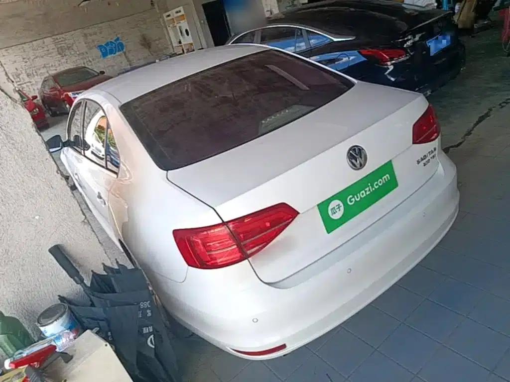 2015 Volkswagen Sagitar 230TSI Manual Comfort Edition — миниатюра 5