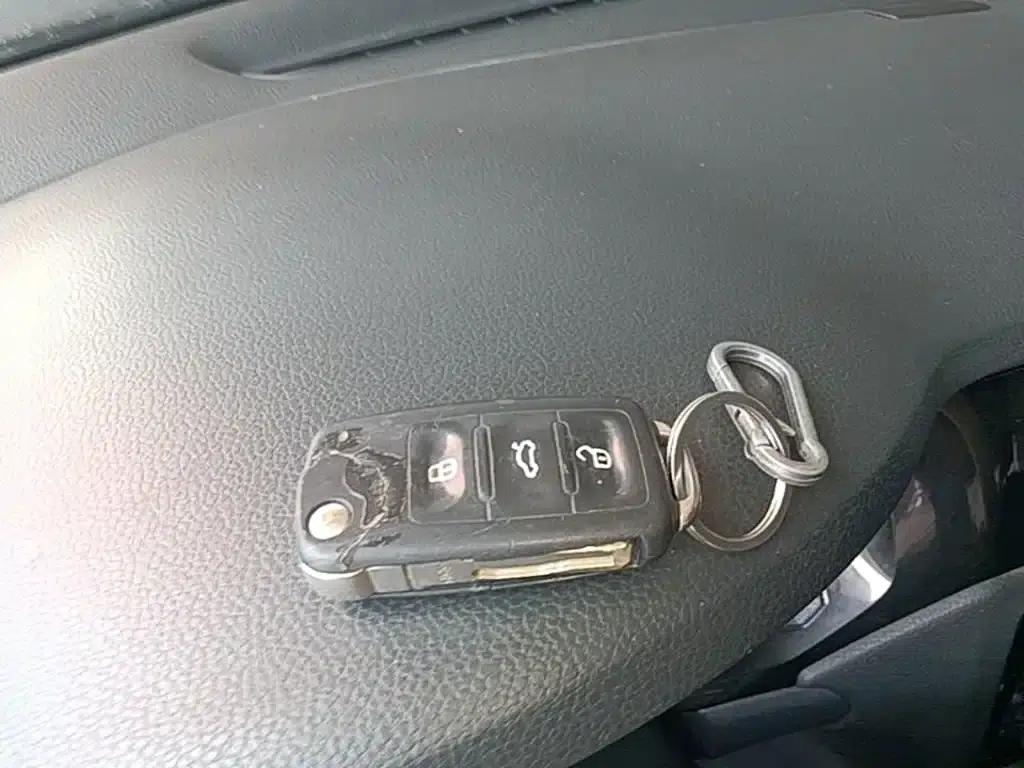 2015 Volkswagen Sagitar 230TSI Manual Comfort Edition — миниатюра 9