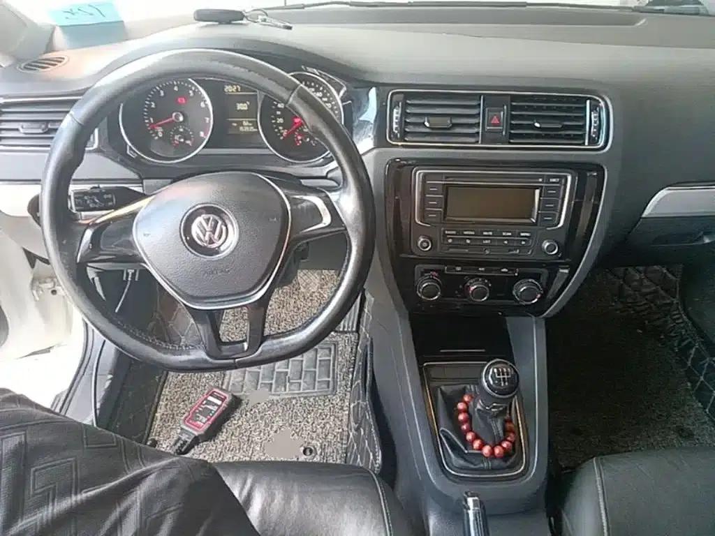 2015 Volkswagen Sagitar 230TSI Manual Comfort Edition — миниатюра 10