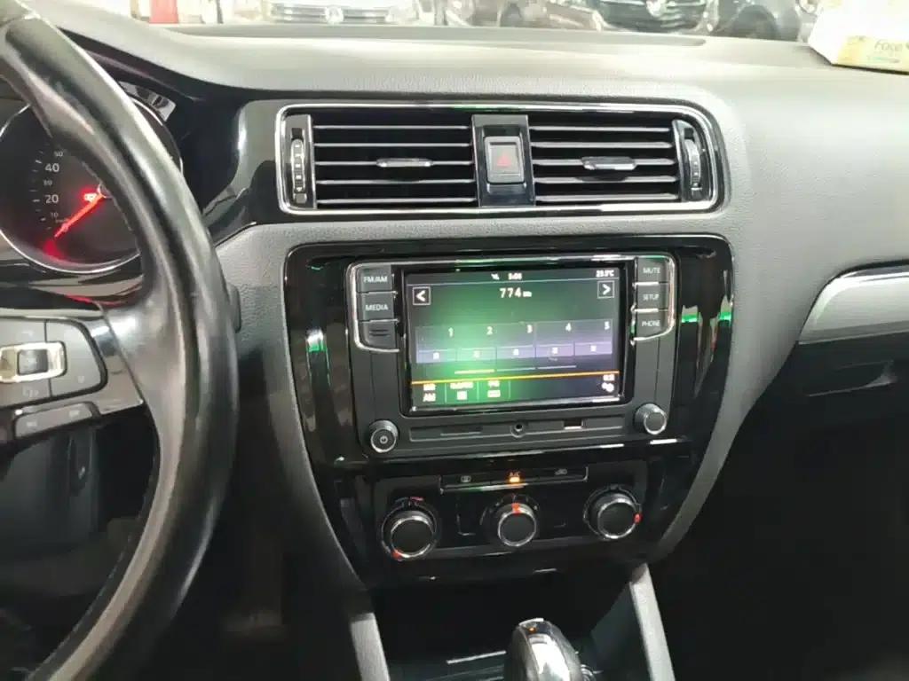 2018 Volkswagen Sagitar 1.6L Automatic Comfort Model — миниатюра 13