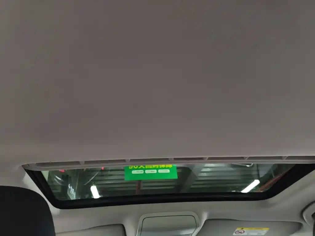 2018 Volkswagen Sagitar 1.6L Automatic Comfort Model — миниатюра 18