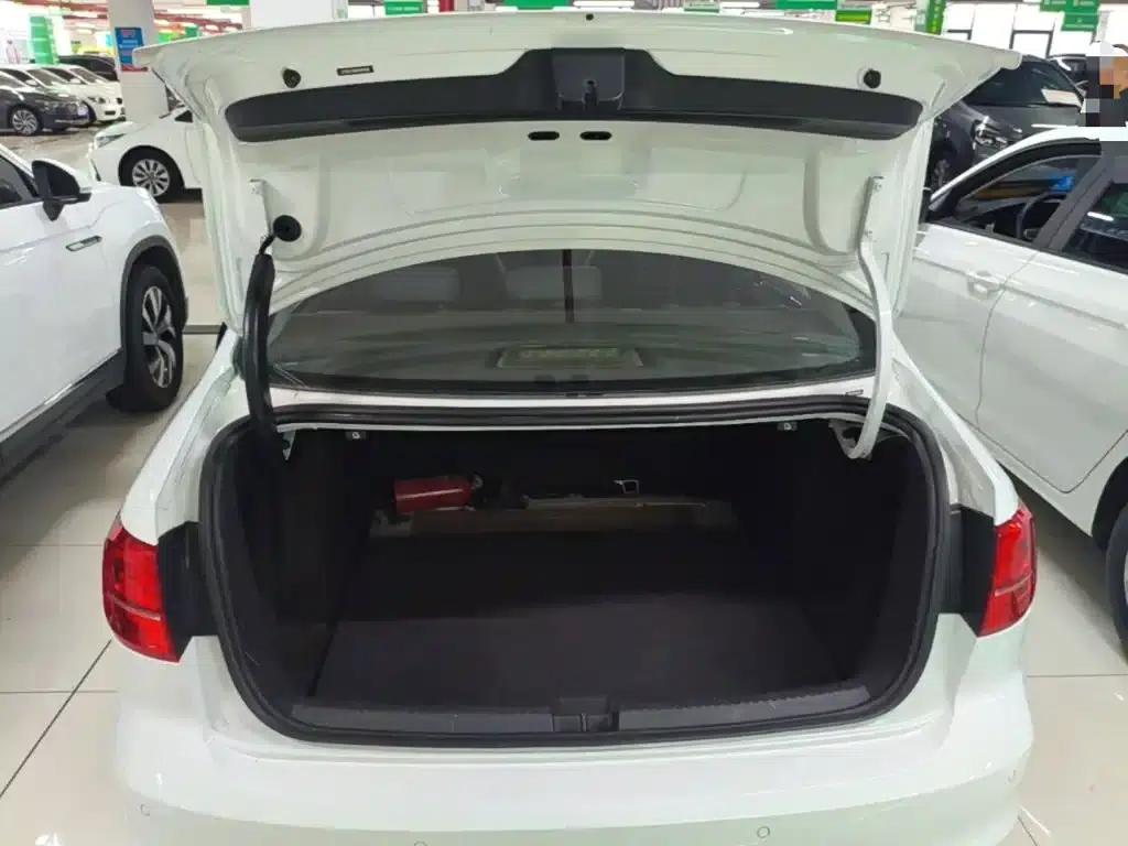 2018 Volkswagen Sagitar 1.6L Automatic Comfort Model — миниатюра 19