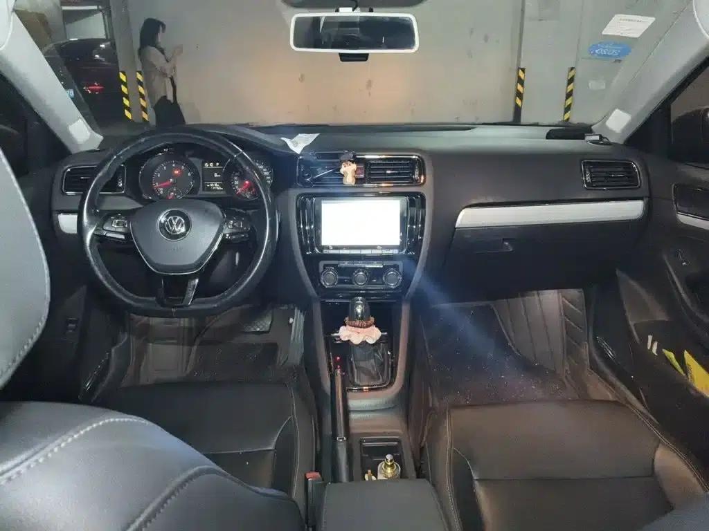 2017 Volkswagen Sagitar 230TSI Automatic Comfort Edition — миниатюра 13