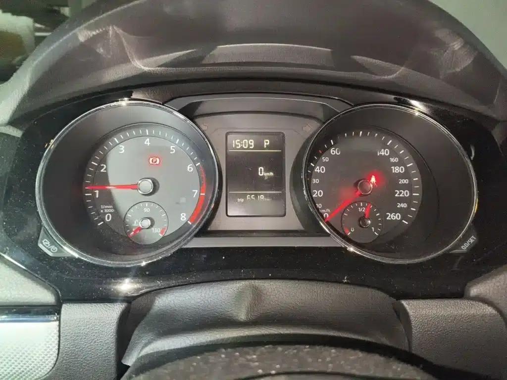 2017 Volkswagen Sagitar 230TSI Automatic Comfort Edition — миниатюра 4