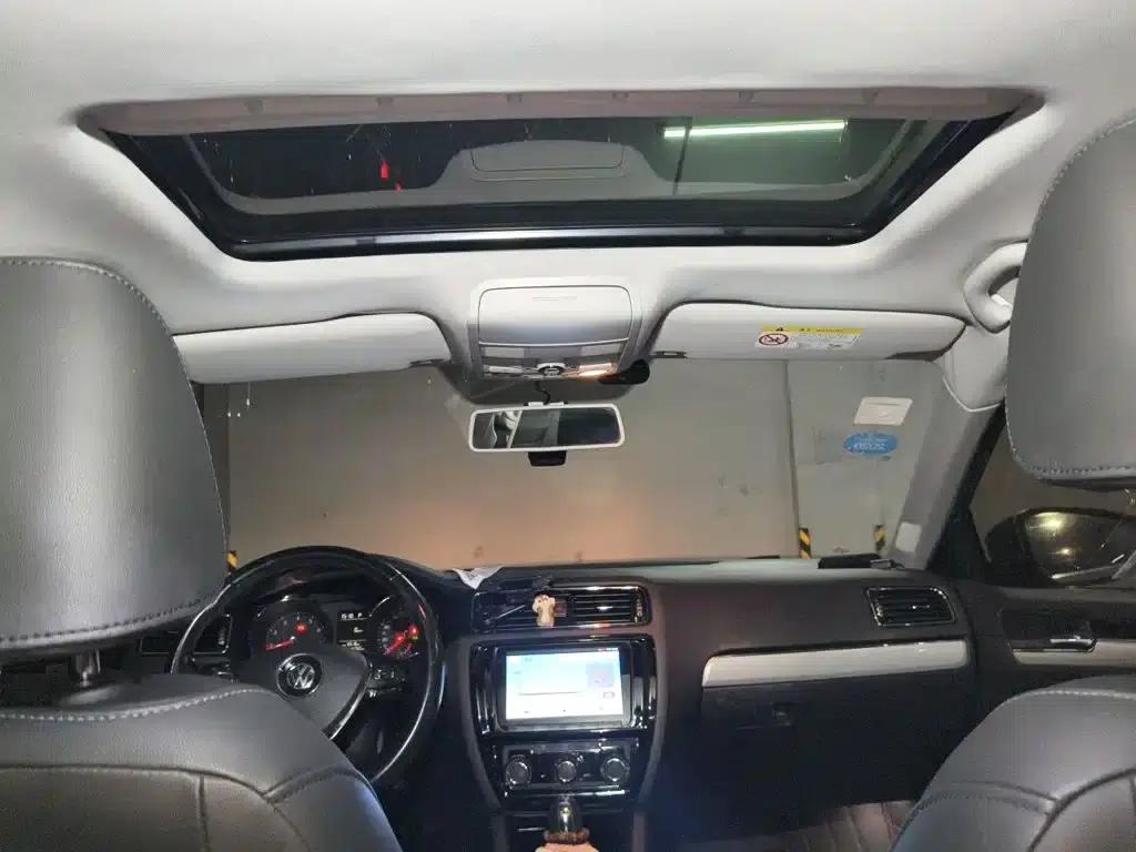 2017 Volkswagen Sagitar 230TSI Automatic Comfort Edition — миниатюра 9