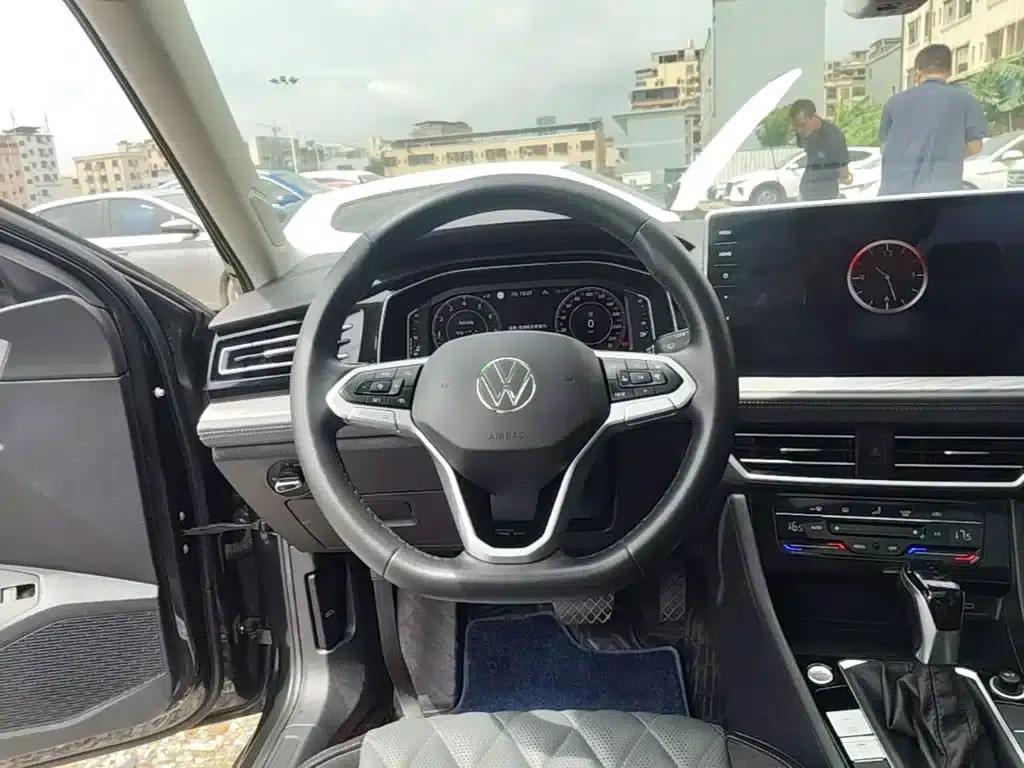 2023 Volkswagen Sagitar 300TSI DSG Excellence Edition — миниатюра 11