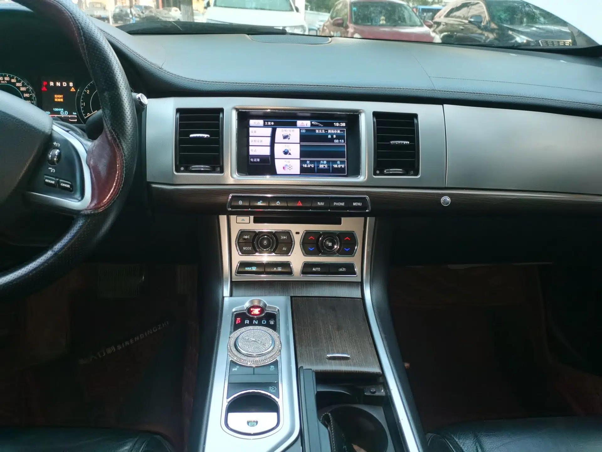 Jaguar XF 2013 XF 2.0T Luxury Edition — миниатюра 13