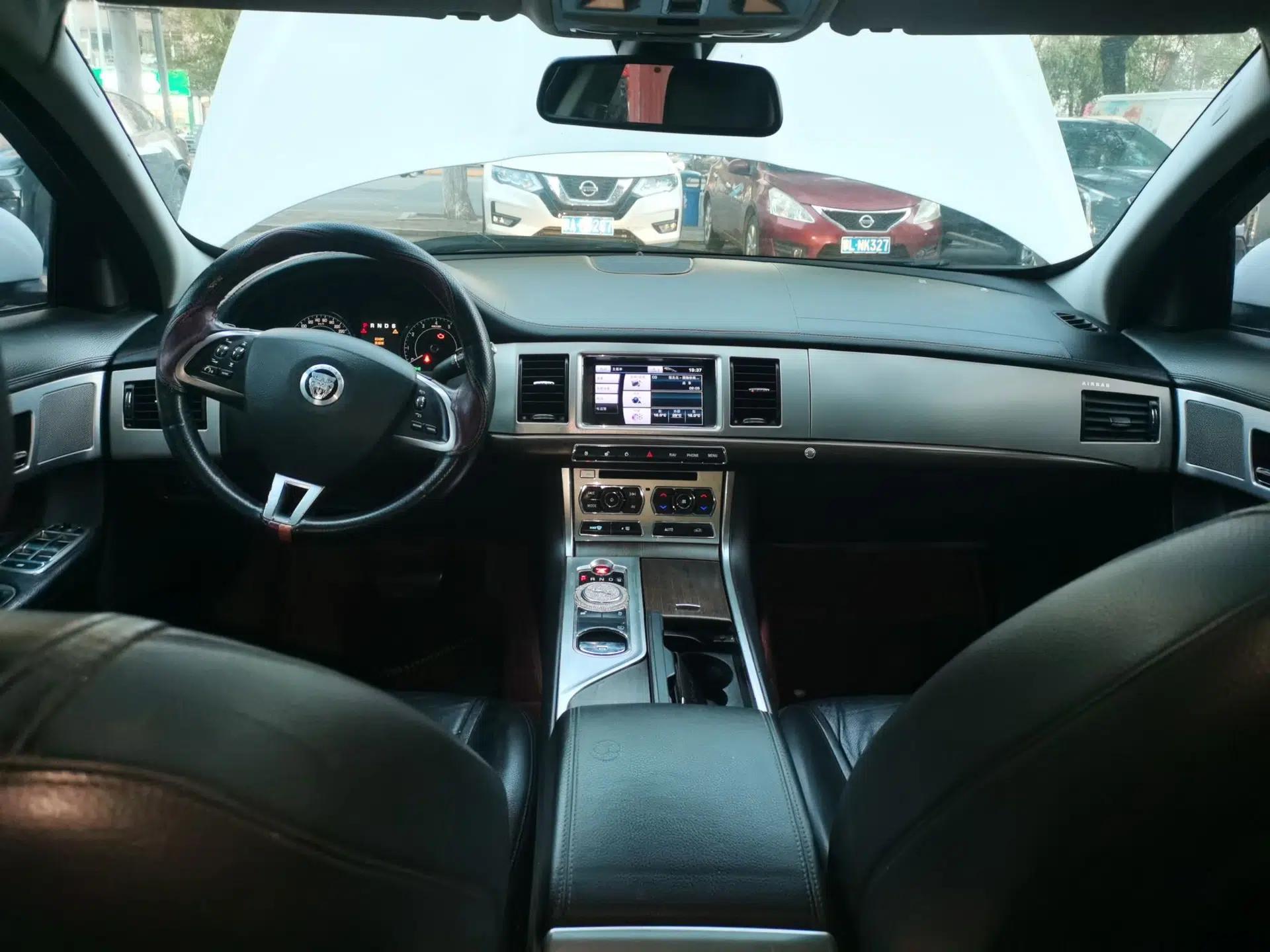 Jaguar XF 2013 XF 2.0T Luxury Edition — миниатюра 9