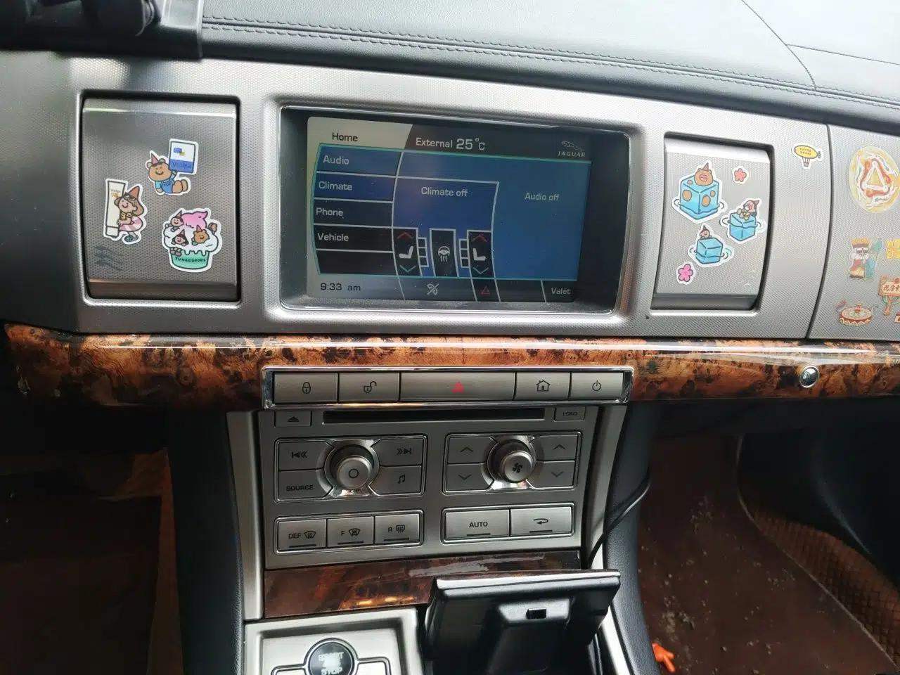 Jaguar XF 2011 XF 3.0 V6 75th Anniversary Edition — миниатюра 13