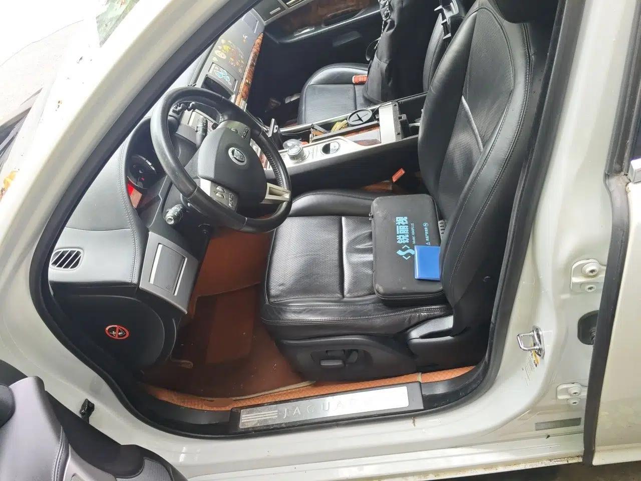 Jaguar XF 2011 XF 3.0 V6 75th Anniversary Edition — миниатюра 15