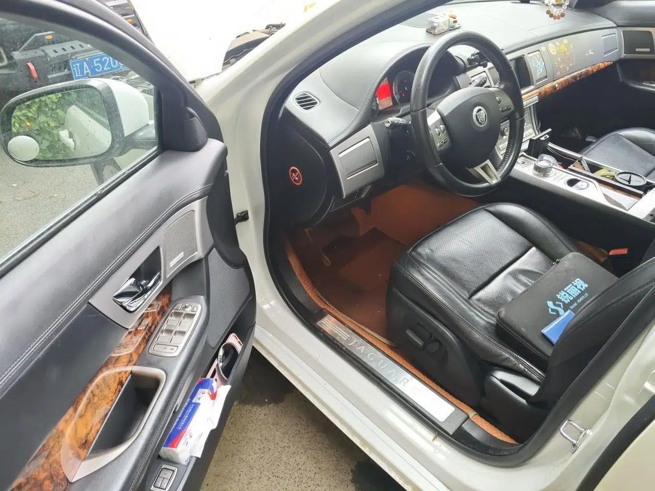 Jaguar XF 2011 XF 3.0 V6 75th Anniversary Edition — миниатюра 16