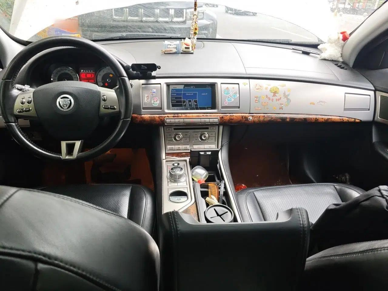 Jaguar XF 2011 XF 3.0 V6 75th Anniversary Edition — миниатюра 9