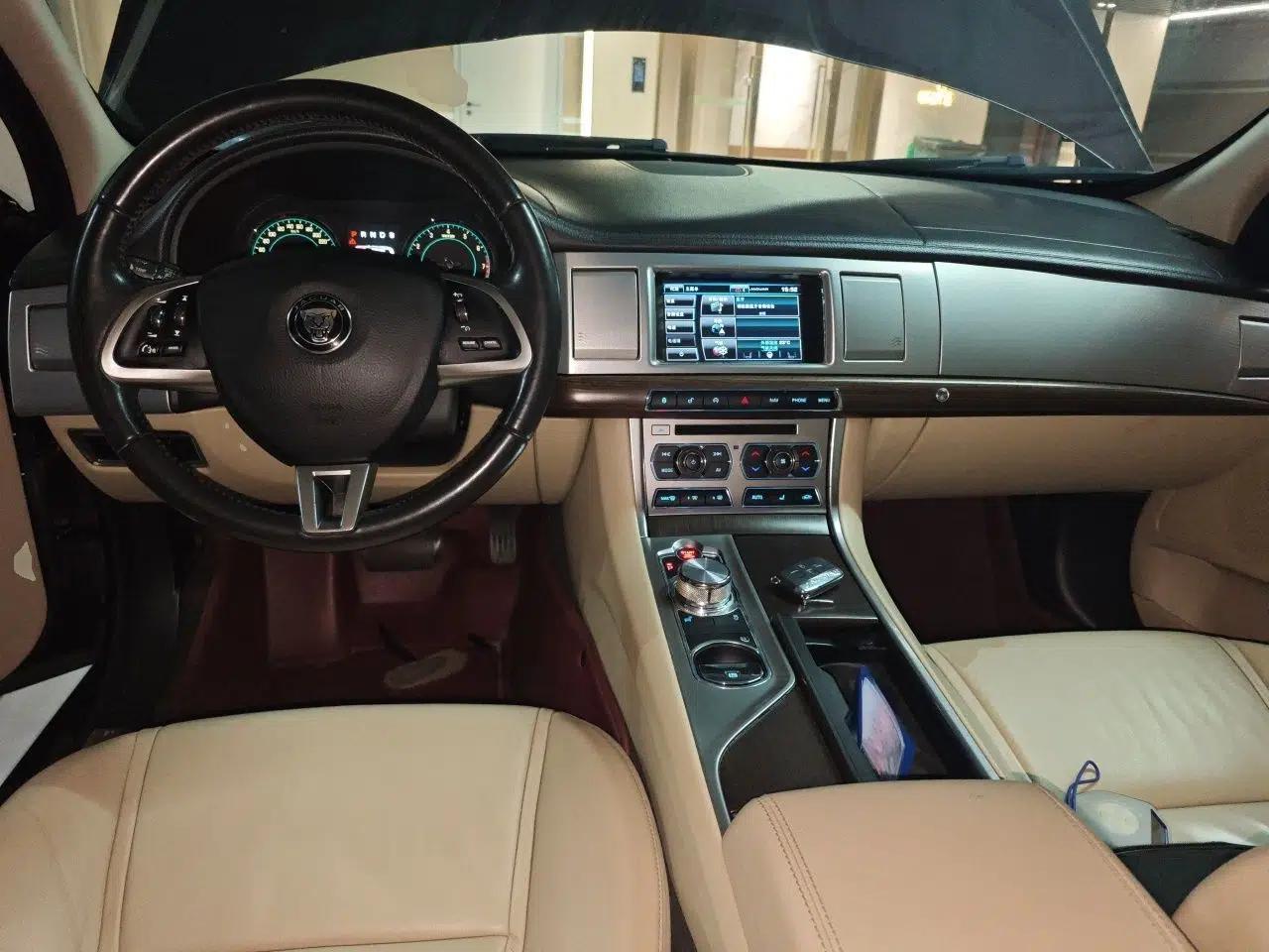 Jaguar XF 2013 XF 2.0T Luxury Edition — миниатюра 9