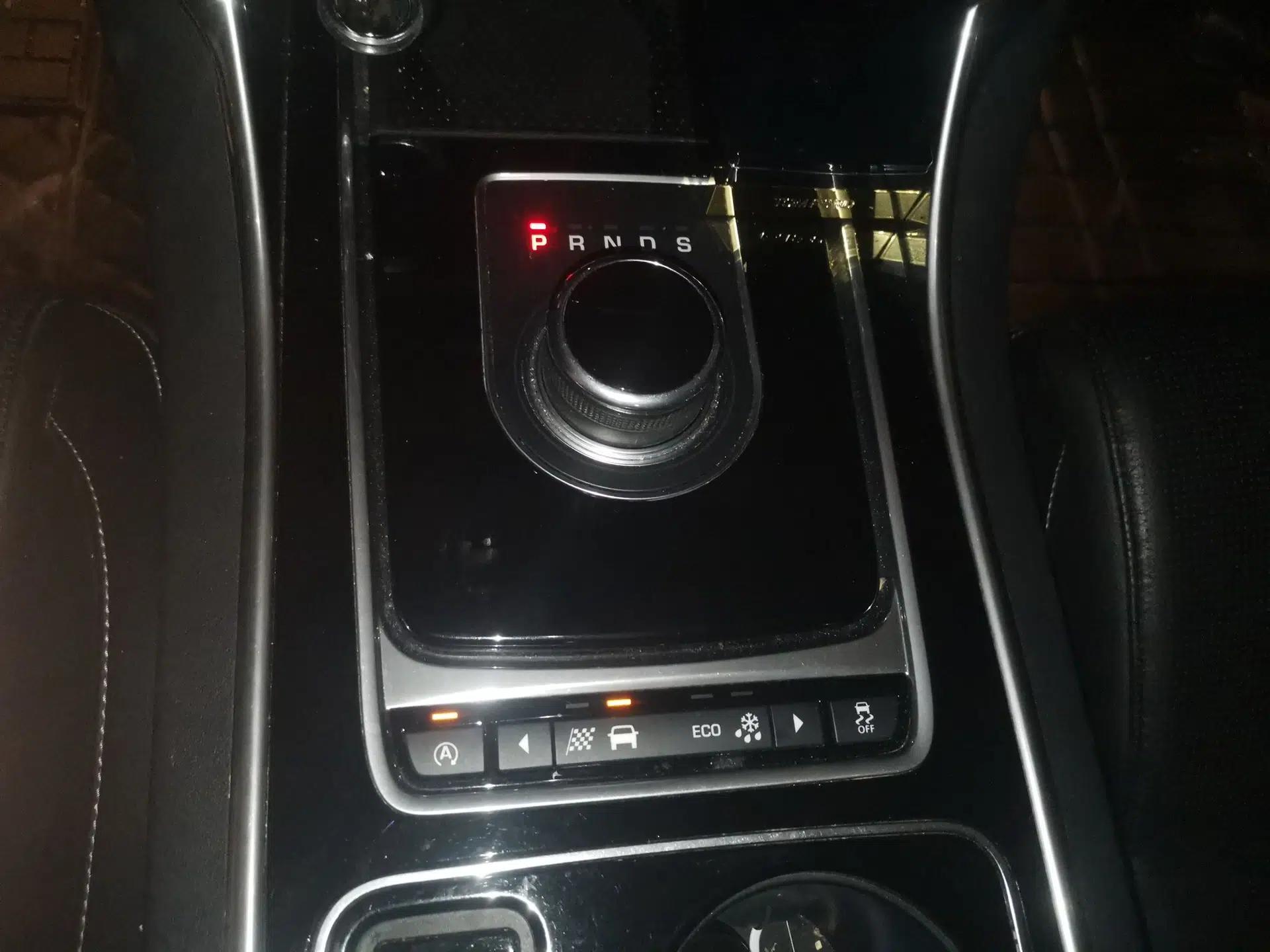 Jaguar XE 2015 2.0T 200 PS R-Sport — миниатюра 14