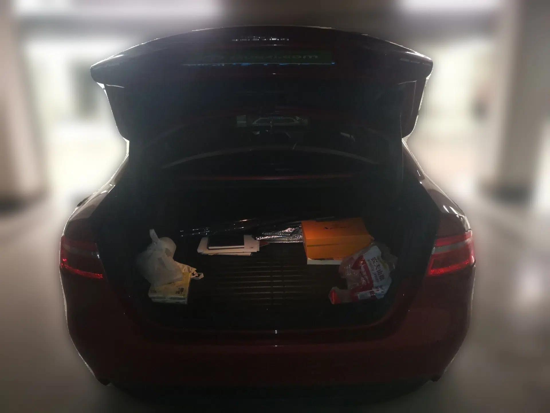 Jaguar XE 2015 2.0T 200 PS R-Sport — миниатюра 19