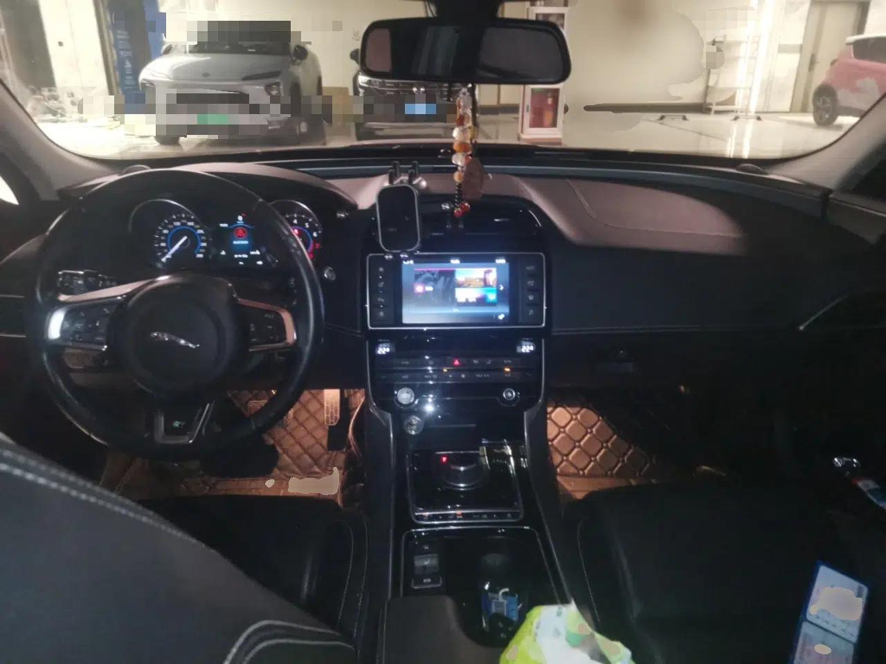 Jaguar XE 2015 2.0T 200 PS R-Sport — миниатюра 9