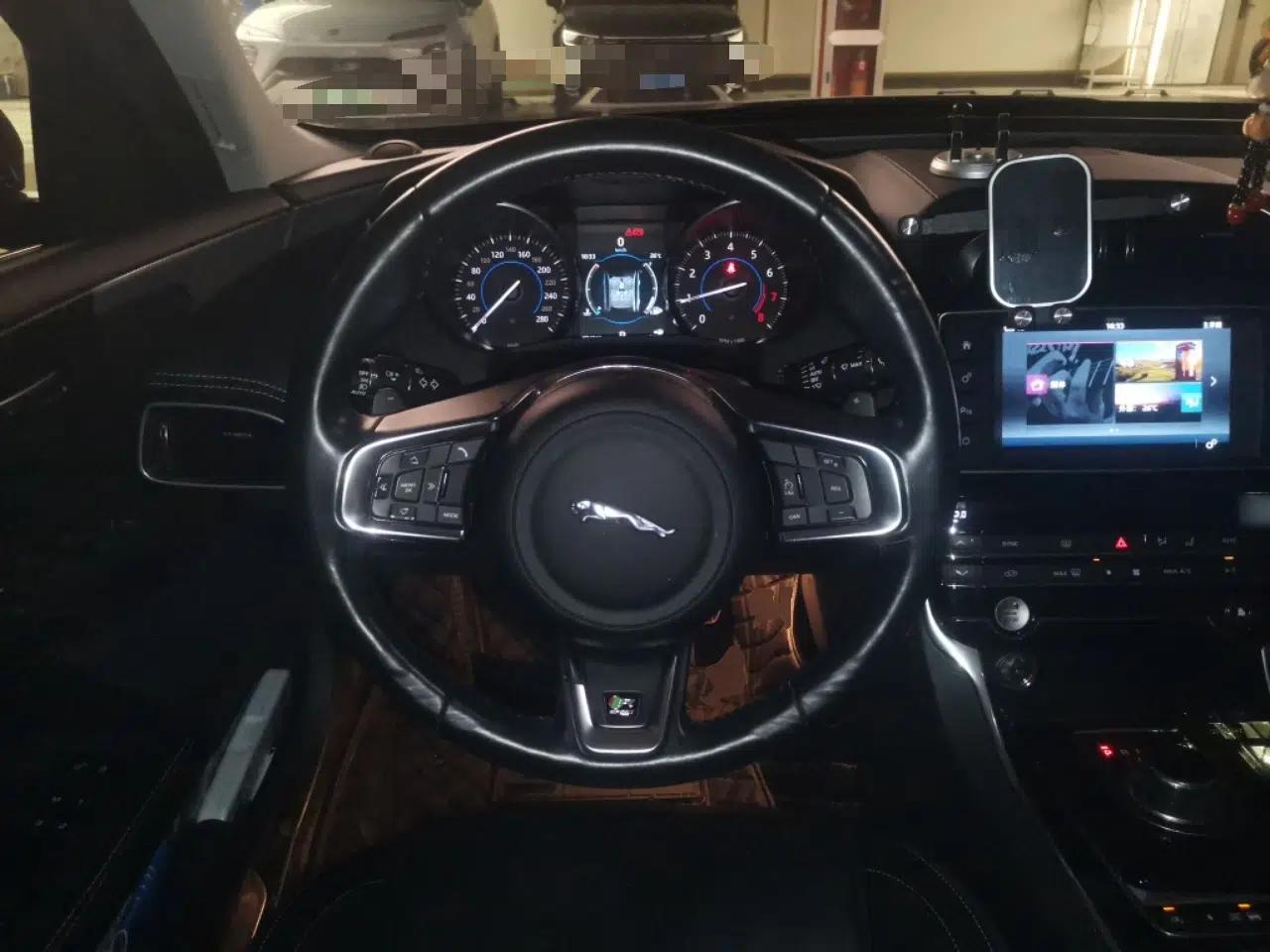 Jaguar XE 2015 2.0T 200 PS R-Sport — миниатюра 10