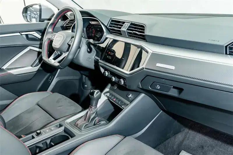 Audi Q3 2023 40 TFSI RS Package Sport Edition — миниатюра 13