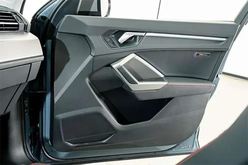 Audi Q3 2023 40 TFSI RS Package Sport Edition — миниатюра 8