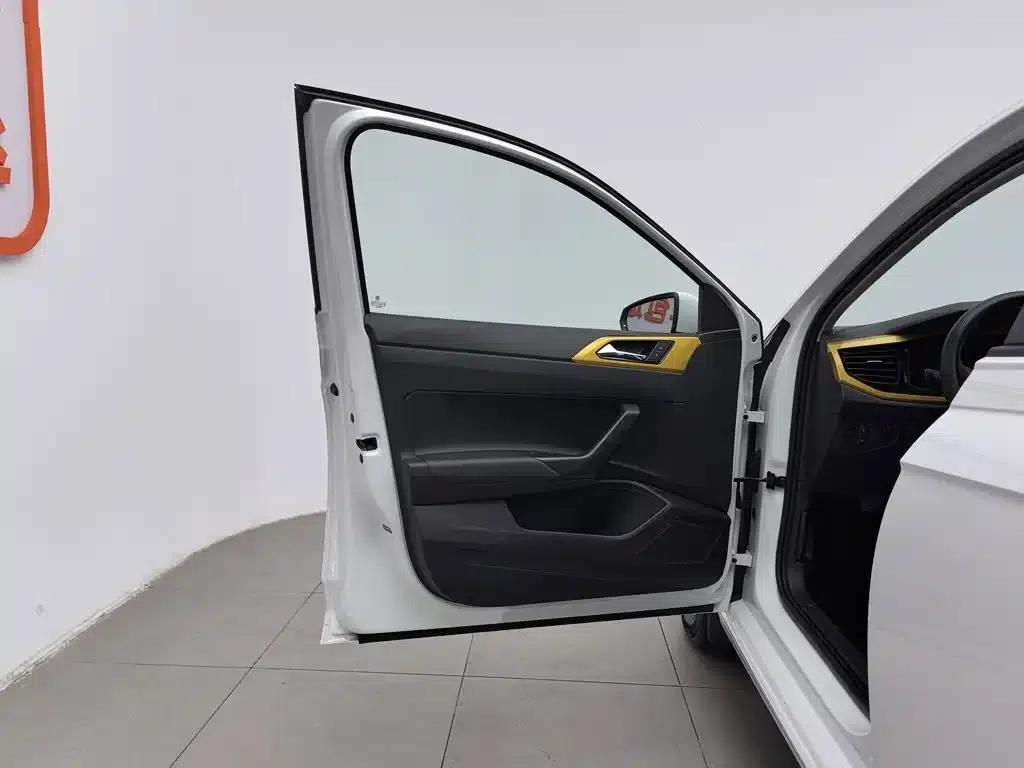 2023 Polo Plus 1.5L Automatic Colorful Technology Edition — миниатюра 8