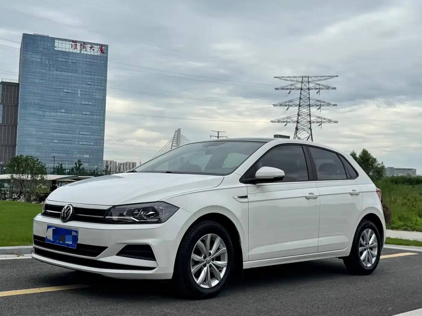 2019 Polo Plus 1.5L Automatic Colorful Technology Edition — миниатюра 1