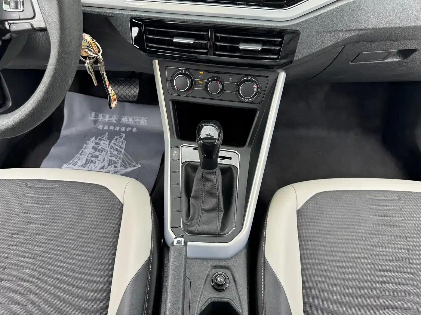 2019 Polo Plus 1.5L Automatic Colorful Technology Edition — миниатюра 14